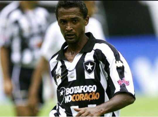 Lembra dele? Hoje técnico da seleção do Congo, Valdo foi símbolo do resgate do Botafogo: ‘Estará sempre em meu coração’ Lembra dele? Hoje técnico da seleção do Congo, Valdo foi símbolo do resgate do Botafogo: ‘Estará sempre em meu coração’