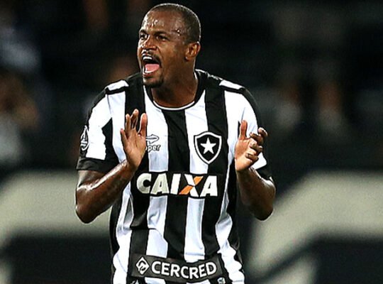 ‘Yayairton’ espera um dia voltar ao Botafogo e se diverte com apelido: ‘Ficava muito feliz’ ‘Yayairton’ espera um dia voltar ao Botafogo e se diverte com apelido: ‘Ficava muito feliz’