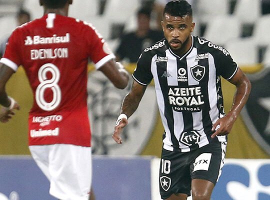 VP de finanças do Botafogo explica valor de R$ 18 milhões da troca de Lindoso e Alex Santana no balanço VP de finanças do Botafogo explica valor de R$ 18 milhões da troca de Lindoso e Alex Santana no balanço