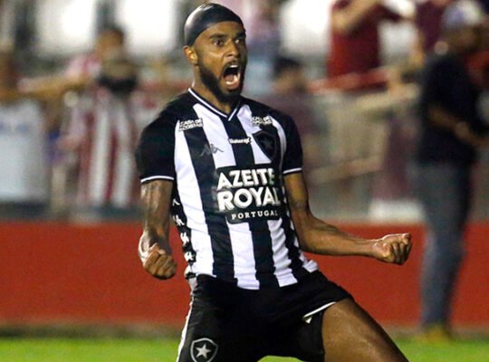 Alex Santana faz 25 anos e agradece carinho da torcida do Botafogo: ‘Quero muito poder reencontrar no estádio’ Alex Santana faz 25 anos e agradece carinho da torcida do Botafogo: ‘Quero muito poder reencontrar no estádio’