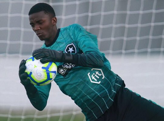Andrew sonha em ser ídolo do Botafogo: ‘Sou jogador de um clube gigantesco’ Andrew sonha em ser ídolo do Botafogo: ‘Sou jogador de um clube gigantesco’