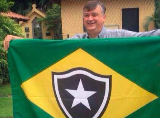 Durcesio Mello oficializa candidatura à presidência do Botafogo: ‘Agora me acho preparado’ Durcesio Mello oficializa candidatura à presidência do Botafogo: ‘Agora me acho preparado’