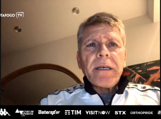 Autuori critica posição favorável ao retorno do futebol por autoridades: ‘Pensam que vamos aceitar isso passivamente’ Autuori critica posição favorável ao retorno do futebol por autoridades: ‘Pensam que vamos aceitar isso passivamente’