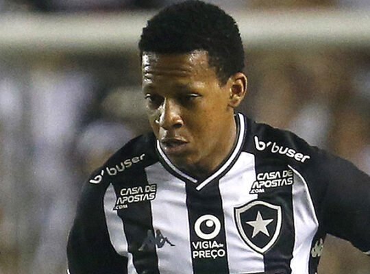 Botafogo tem sondagens do exterior por Gustavo Bochecha; venda para o Juventude é plano C da diretoria Botafogo tem sondagens do exterior por Gustavo Bochecha; venda para o Juventude é plano C da diretoria