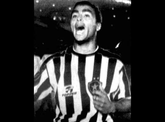 Romário no Botafogo? Há 21 anos, jornal noticiava iminente acerto do Baixinho com o Glorioso Romário no Botafogo? Há 21 anos, jornal noticiava iminente acerto do Baixinho com o Glorioso