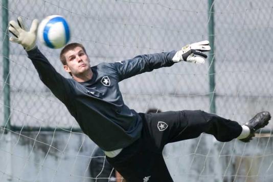 Moral para Julio Cesar e pedido por reforços: Cuca revela o que teria feito de diferente no Botafogo-2007 Moral para Julio Cesar e pedido por reforços: Cuca revela o que teria feito de diferente no Botafogo-2007