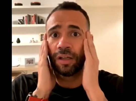 Yaya Touré no Vasco? Com salários atrasados, zagueiro não entende busca por craques em São Januário: ‘Acho que estou no time errado’ Yaya Touré no Vasco? Com salários atrasados, zagueiro não entende busca por craques em São Januário: ‘Acho que estou no time errado’