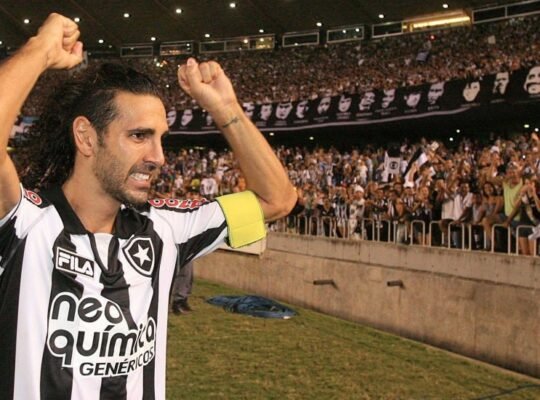 Leandro Guerreiro diz que queria encerrar carreira no Botafogo e atribui queda da confiança à falta de títulos em 2007 Leandro Guerreiro diz que queria encerrar carreira no Botafogo e atribui queda da confiança à falta de títulos em 2007