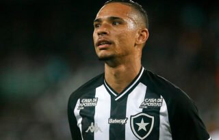 Desfalque na estreia, Luiz Fernando pode ser relacionado pelo Botafogo contra o Fortaleza