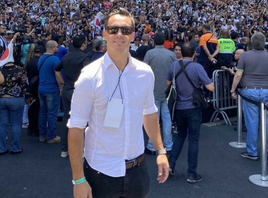 Intermediário de Yaya Touré com o Botafogo, sobre acerto com candidato do Vasco: ‘Se fez isso, não merece meu respeito’ Intermediário de Yaya Touré com o Botafogo, sobre acerto com candidato do Vasco: ‘Se fez isso, não merece meu respeito’
