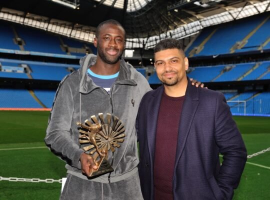 Dirigente do Botafogo entra em contato com empresário de Yaya Touré, que desconhece acerto com o Vasco Dirigente do Botafogo entra em contato com empresário de Yaya Touré, que desconhece acerto com o Vasco