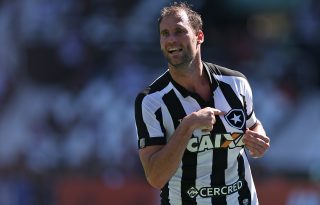 Joel Carli se apaixonou pelo Botafogo e pelo Rio; saída não estava nos planos
