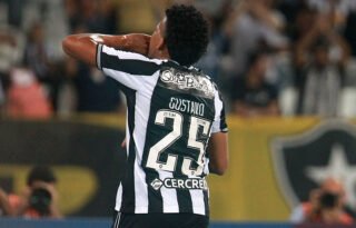 Maioria dos torcedores do Botafogo era contra venda de Gustavo Bochecha; empréstimo tinha preferência dos alvinegros