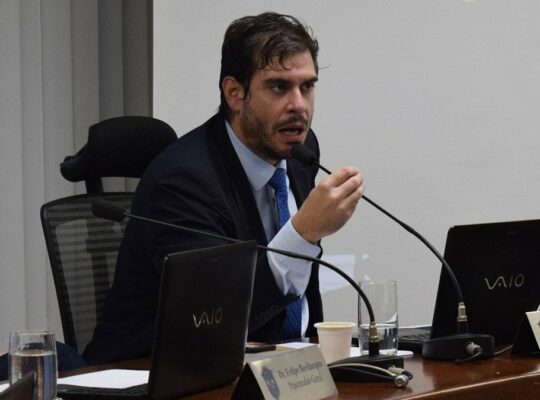 Presidente do STJD aguarda termo de mediação, e decisão sobre liminares de Botafogo e Fluminense deve ficar para esta terça Presidente do STJD aguarda termo de mediação, e decisão sobre liminares de Botafogo e Fluminense deve ficar para esta terça