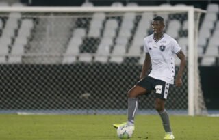 Comentarista faz elogios: ‘Partida bem importante para Kanu e Guilherme no Botafogo’