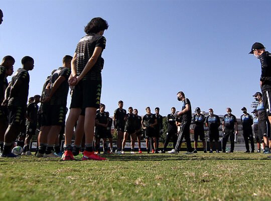 Botafogo vê carência no meio-campo, mapeia mercado, mas só vai contratar se aliviar folha para o Brasileirão Botafogo vê carência no meio-campo, mapeia mercado, mas só vai contratar se aliviar folha para o Brasileirão