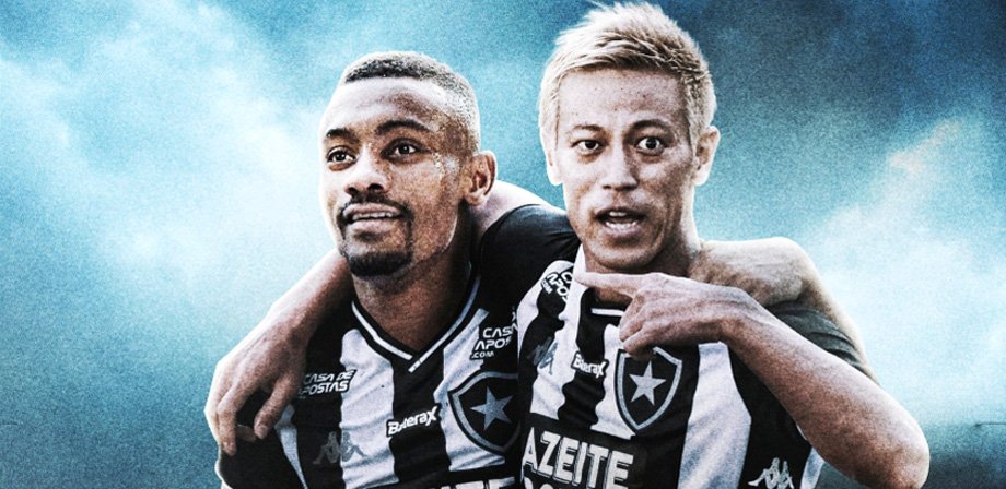 Montagem com Salomon Kalou e Keisuke Honda abraçados com a camisa do Botafogo