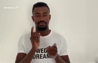 Botafogo desiste de recepção virtual no aeroporto para Kalou; evento será no estádio