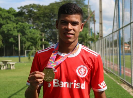 Botafogo confirma interesse em Cesinha, do Internacional, e quer antecipar vinda Botafogo confirma interesse em Cesinha, do Internacional, e quer antecipar vinda