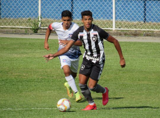 Base: Botafogo empata com o Friburguense e segue sem vencer na Taça Guanabara Sub-20 Base: Botafogo empata com o Friburguense e segue sem vencer na Taça Guanabara Sub-20