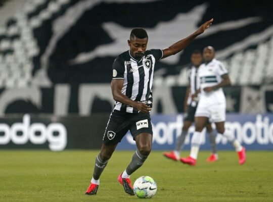Marfinense Kalou, do Botafogo, é o 13º africano a jogar no Brasileirão Marfinense Kalou, do Botafogo, é o 13º africano a jogar no Brasileirão