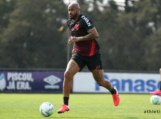 Rival: Athletico-PR terá a volta de quatro jogadores para duelo com o Botafogo nesta quarta-feira Rival: Athletico-PR terá a volta de quatro jogadores para duelo com o Botafogo nesta quarta-feira