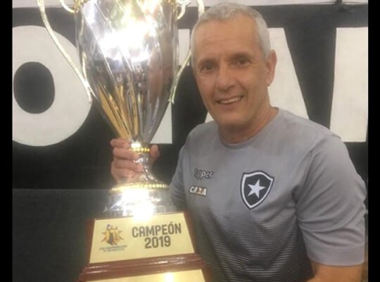 Durcesio Mello define Vinicius Assumpção como vice de sua chapa para eleição presidencial do Botafogo Durcesio Mello define Vinicius Assumpção como vice de sua chapa para eleição presidencial do Botafogo
