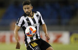 Intensidade e jogo lateral: como joga o Cuiabá, adversário do Botafogo; Elvis é o destaque
