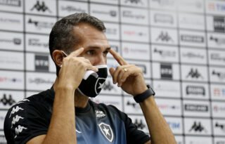 Botafogo estuda contratar treinador experiente; Lazaroni volta a ser auxiliar