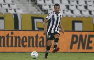 Entrada de Cícero não ajuda Botafogo e time precisa correr atrás