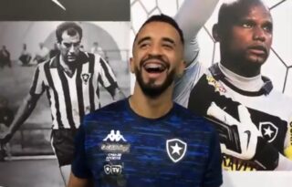 Caio Alexandre, do Botafogo, é uma das dez maiores revelações do Brasileiro, aponta jornal
