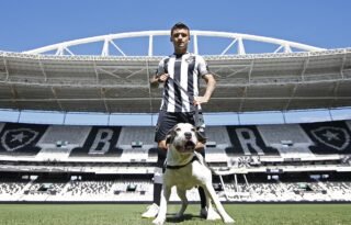‘Cachorro’, Victor Luis celebra 100 jogos pelo Botafogo: ‘Marca impressionante’