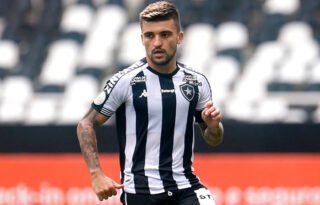 Sem lesão, Victor Luis não deve ser problema no Botafogo para o duelo contra o Cuiabá