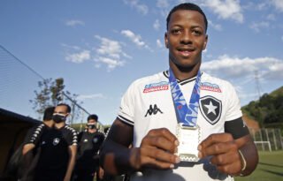 Ênio, do Botafogo, é um dos jovens para ficar de olho no Carioca 2021