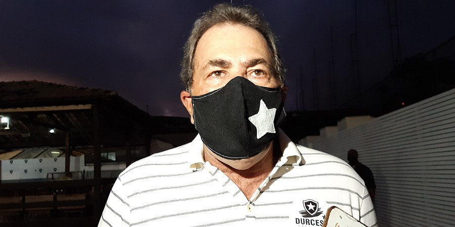 Carlos Augusto Montenegro na eleição de Durcesio Mello como presidente do Botafogo