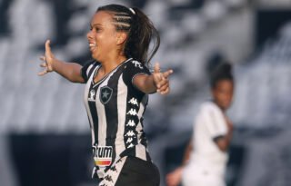 Campeã com a camisa do Botafogo ainda criança, Vivian sonha em repetir feito pelo profissional