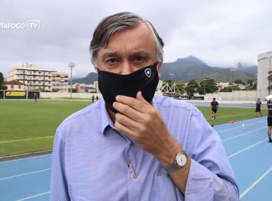 Durcesio estima perda de R$ 100 milhões com Série B, mas mantém esperança em Botafogo não cair: ‘Milagres existem’ Durcesio estima perda de R$ 100 milhões com Série B, mas mantém esperança em Botafogo não cair: ‘Milagres existem’