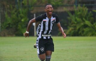 Fora do Botafogo, zagueiro Wesley recebeu sondagens de Grêmio e Bahia