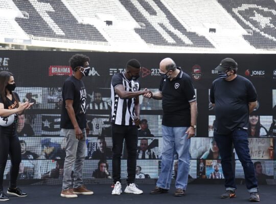 Diferente do divulgado pelo Comitê, Botafogo não pode dispensar Kalou em fevereiro Diferente do divulgado pelo Comitê, Botafogo não pode dispensar Kalou em fevereiro
