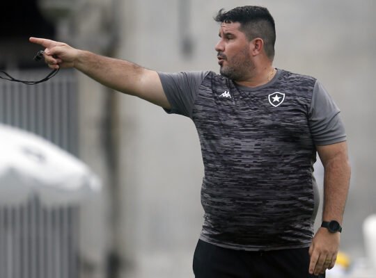 Durcesio planeja trabalho longo de Barroca no Botafogo: ‘Fica comigo um ou dois anos’ Durcesio planeja trabalho longo de Barroca no Botafogo: ‘Fica comigo um ou dois anos’