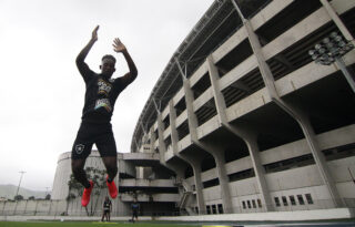Cláusula de renovação fará Botafogo gastar R$ 270 mil com Angulo até o fim do Carioca
