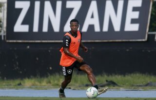 Botafogo: Angulo, Ênio, Kayque e Navarro são as novidades entre os relacionados contra o Atlético-GO