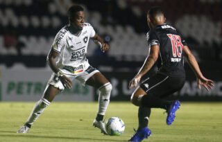Na disputa com Lecaros, Kelvin é o provável titular do Botafogo contra o Santos