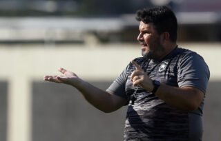Em situação desesperadora, Botafogo reencontra Cuca após classificação histórica do Santos