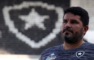 Felipe Neto defende saída de Barroca do Botafogo: ‘Não tem condição de conduzir time na Série B’