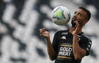 Botafogo negocia para vender Caio Alexandre ao Vancouver Whitecaps