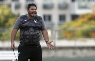 Novo diretor do Botafogo adota paciência com Barroca. Questão financeira pode frear saída