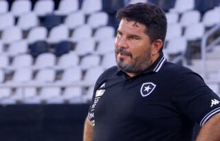 Eduardo Barroca é criticado após derrota do Botafogo para o Atlético-GO em casa: ‘Pior técnico da Série A’