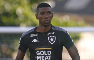 Site: Kanu ficou indignado com ‘recuo’ do Botafogo em negociação com São Paulo e terá aumento