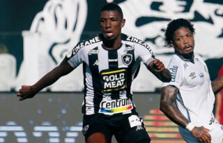 Botafogo aceita proposta do Cruz Azul por Kanu, mas quer aumentar gatilhos